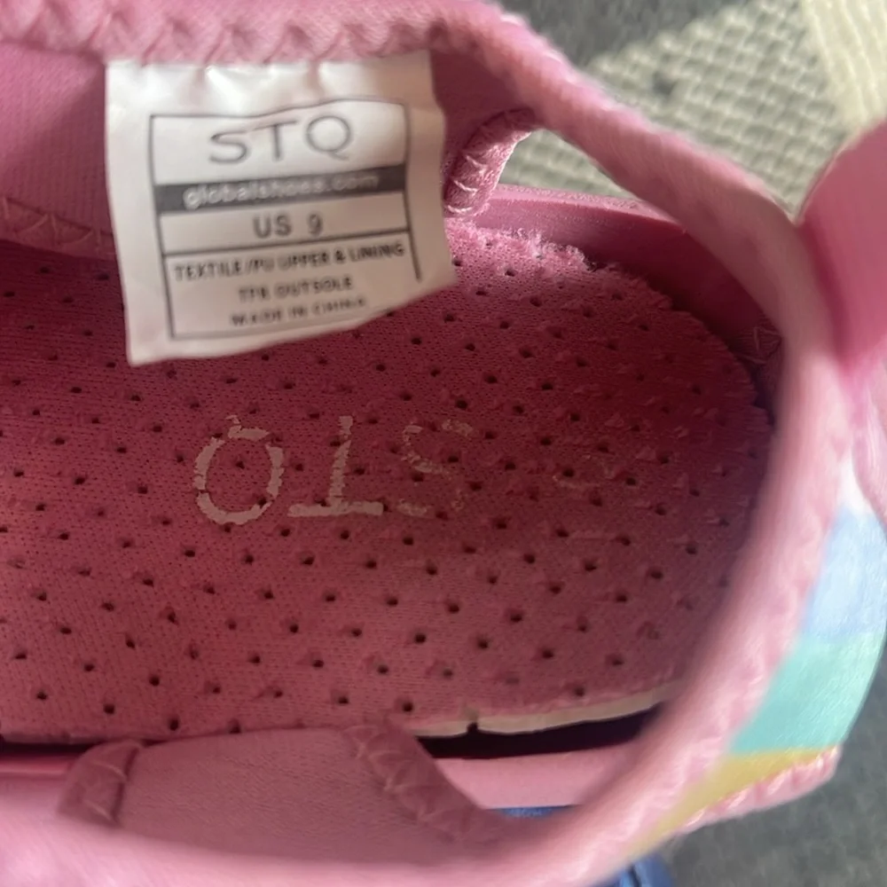 STQ water shoes 9